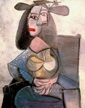パブロ・ピカソ Painting - 肘掛け椅子に座る女性 1948年 パブロ・ピカソ